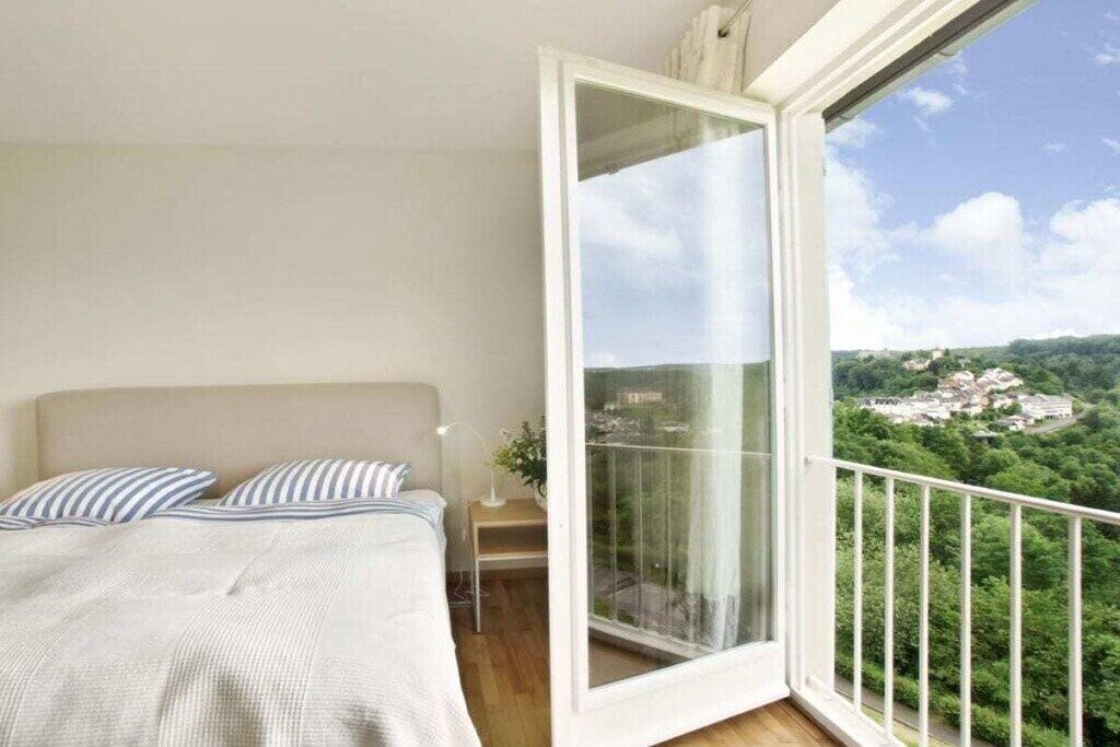 5 bedrooms, iron/ironing board, free WiFi, bed sheets