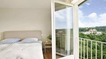 5 Schlafzimmer, Bügeleisen/Bügelbrett, kostenloses WLAN, Bettwäsche