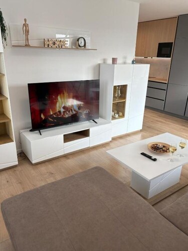 Topoľčianska Apartment Bratislava - Free Garage Parking & 10-Min Tram to Center