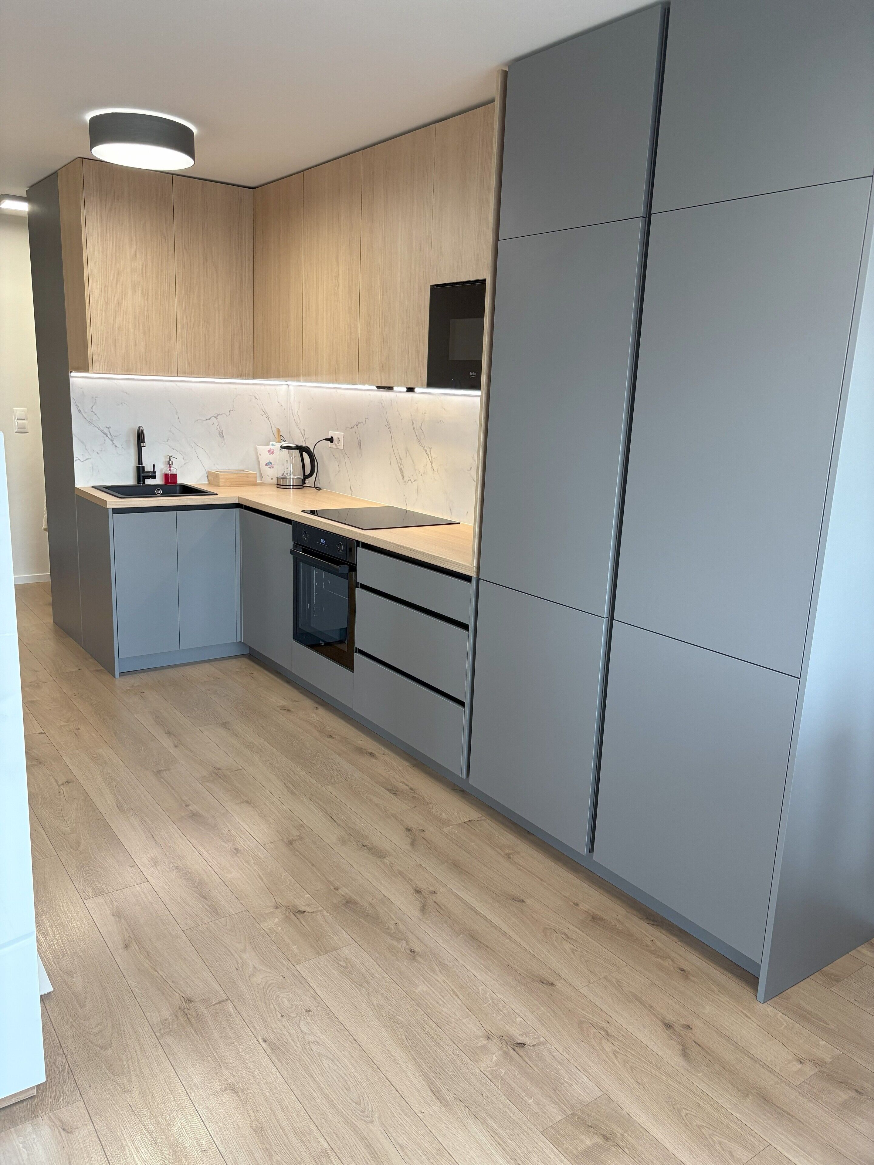 Refrigerador, microondas, horno y parrilla de estufa 