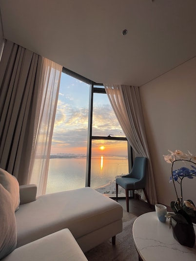 Sea view Àlacarte Ha Long Bay Apartment