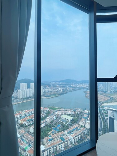 Sea view Àlacarte Ha Long Bay Apartment