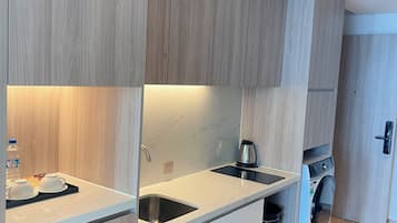 Deluxe-Apartment, Balkon, Strandblick | Eigene Küche | Mini-Kühlschrank