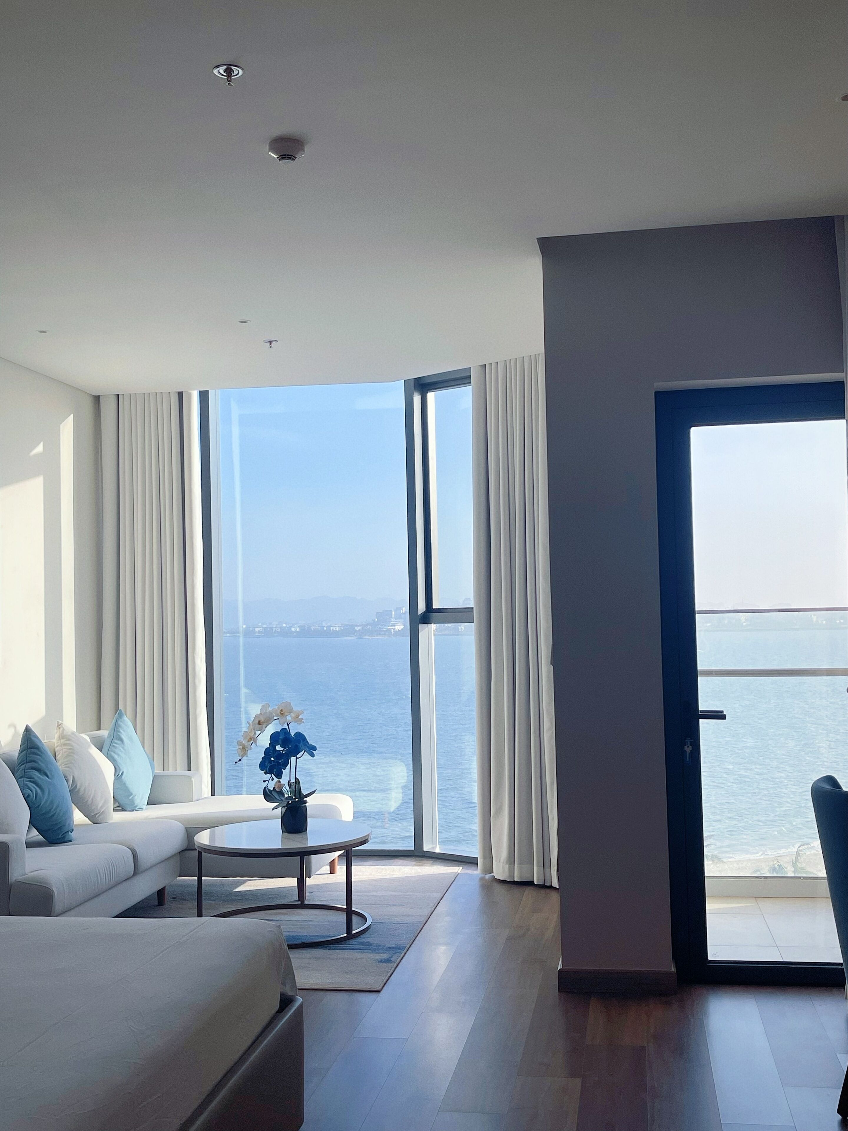 Căn hộ Deluxe, ban công, quang cảnh bãi biển | Khu phòng khách