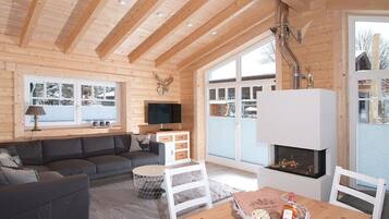 Una Smart TV, una chimenea