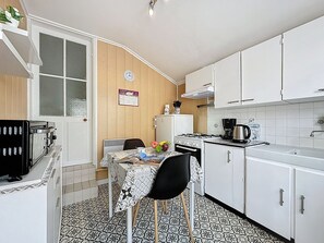 Fridge, microwave, oven, cookware/dishes/utensils
