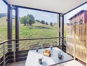 Outdoor dining - Les Pistes by Interhome (Le Corbier)
