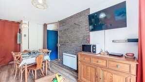 Interior - Les Pistes by Interhome (Le Corbier)