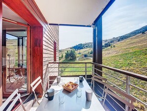 Outdoor dining - Les Pistes by Interhome (Le Corbier)