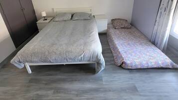 2 bedrooms, iron/ironing board, WiFi, bed sheets