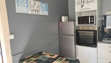 Frigorífic, microones, forn i placa de cuina