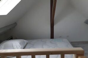 1 habitación, tabla de planchar con plancha, wifi y ropa de cama 