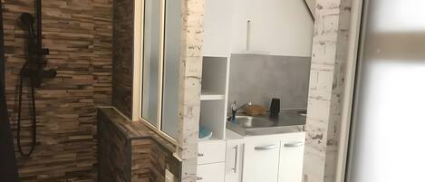 Bruser, hårtørrer, håndklæder