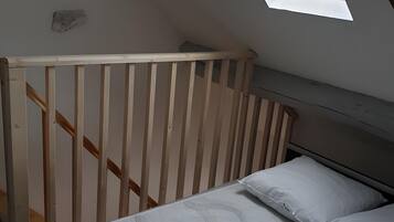 1 slaapkamer, een strijkplank/strijkijzer, wifi, beddengoed