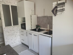 Fridge, microwave, stovetop, coffee/tea maker