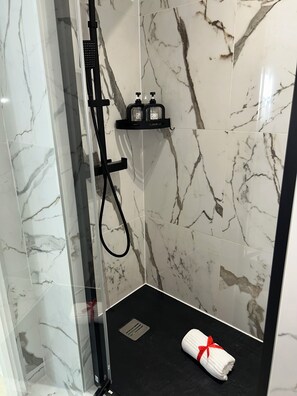 Shower, towels, soap, toilet paper