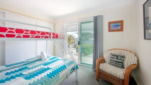 2 bedrooms, iron/ironing board, internet, bed sheets