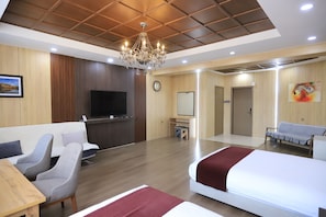 Deluxe Double or Twin Room, City View | Desk, laptop workspace, soundproofing, free WiFi - 50100 Hotel (Moron)