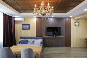 Phòng đôi hoặc 2 giường đơn Deluxe, quang cảnh thành phố | Khu phòng khách