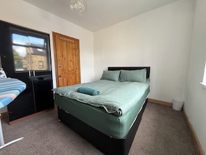 2 habitaciones, tabla de planchar con plancha y wifi gratis
