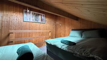 2 bedrooms, iron/ironing board, free WiFi, bed sheets