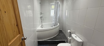 Modern Home âą Sleeps 7 âą Contractor / Families & Students Welcome.