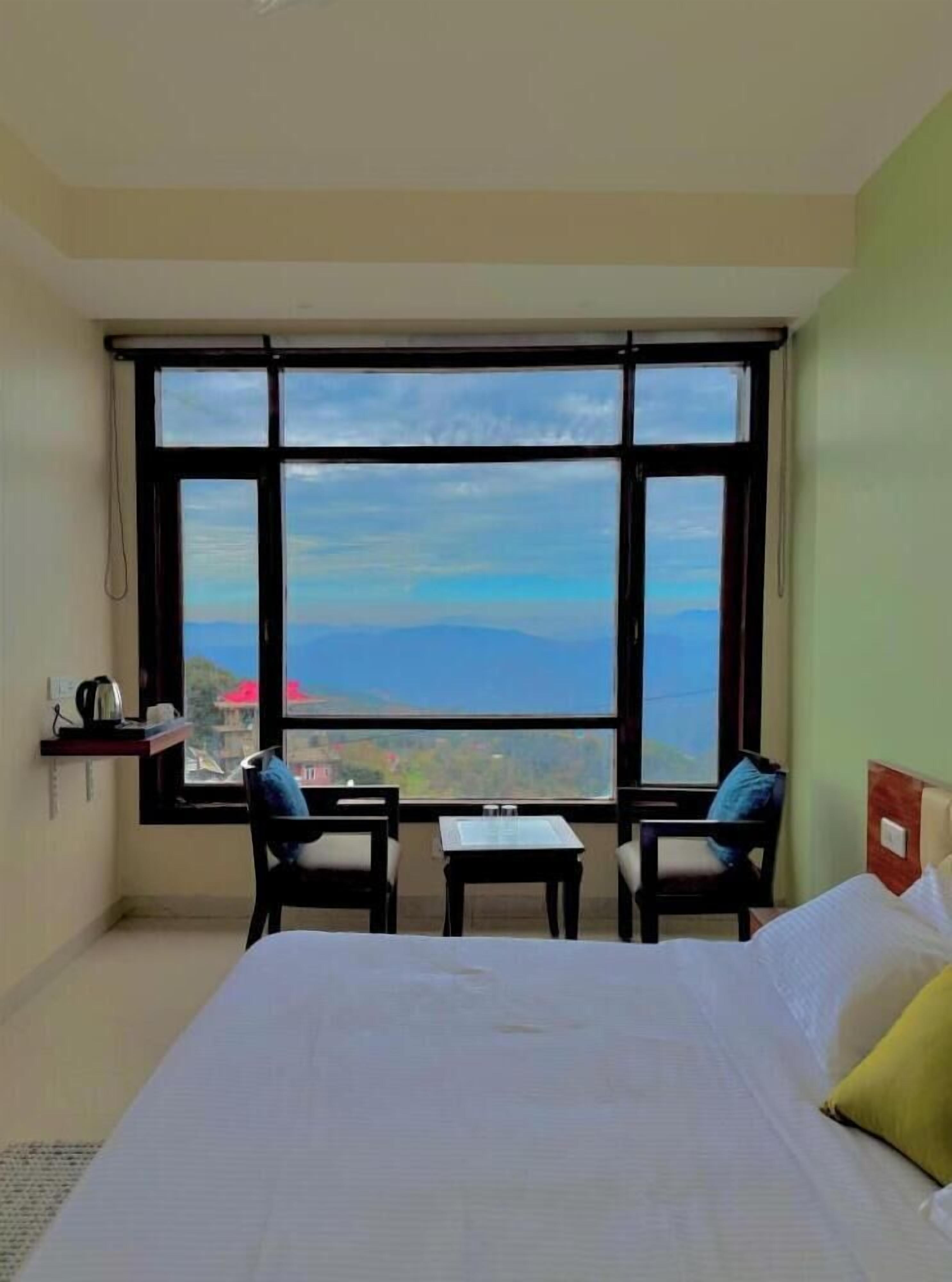 Deluxe Room | Desk, free WiFi, bed sheets