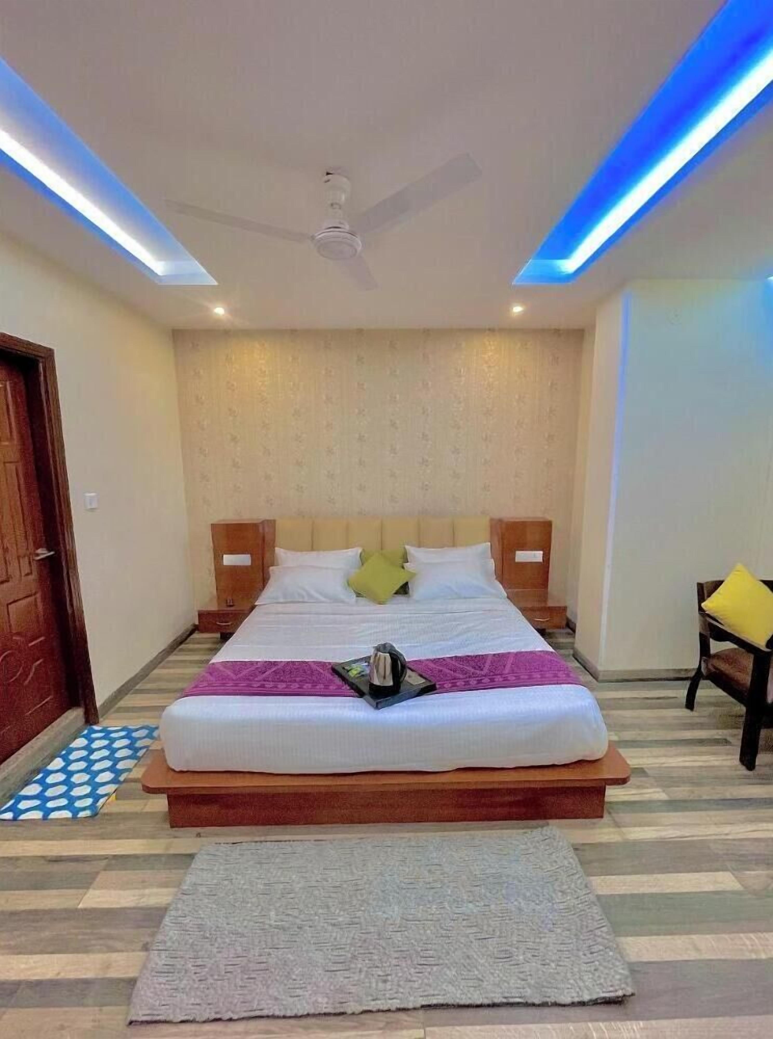 Deluxe Room | Desk, free WiFi, bed sheets