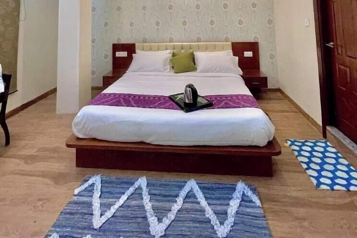 Premium Room | Desk, free WiFi, bed sheets