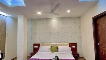 Premium Room | Desk, free WiFi, bed sheets