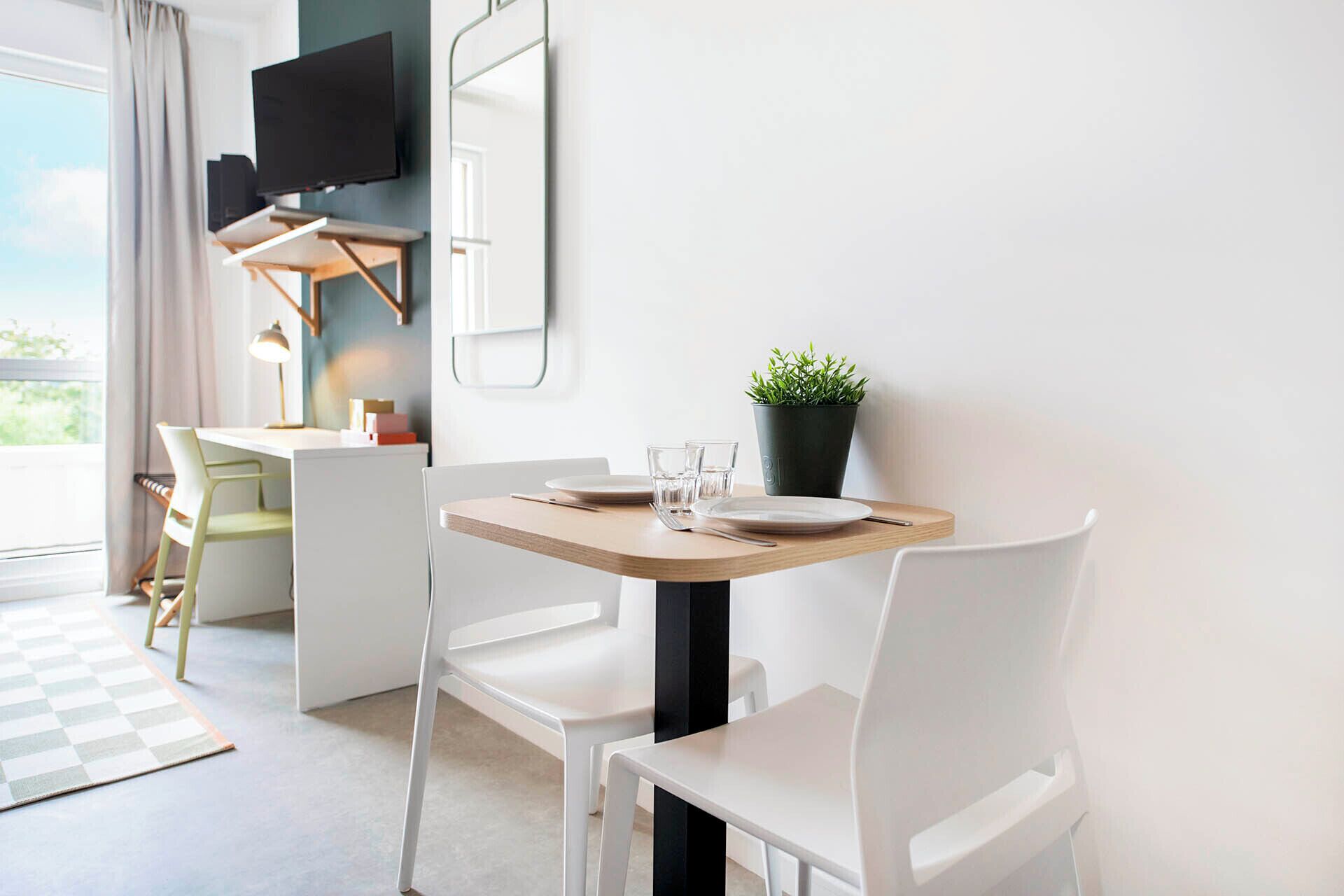 Studio | Desk, laptop workspace, free WiFi, bed sheets