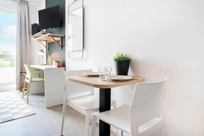 Studio | Desk, laptop workspace, free WiFi, bed sheets - Student Factory Orléans St-Jean (Saint-Jean-de-la-Ruelle)