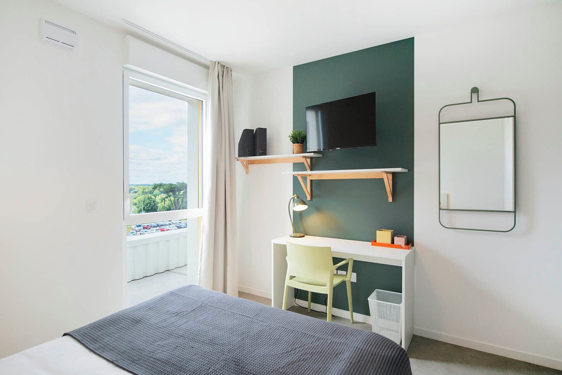 开间 | 办公桌、笔记本电脑工作区、免费 WiFi、床单