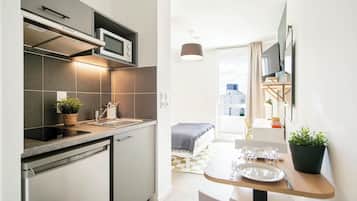 Studio | Private kitchen | Fridge, microwave