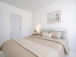 A bedroom with a bed, bedside table, lamp, and a framed picture on the wall. - Private 2-Bedroom Villa near Pak Nam Pran Beach (Tambon Pak Nam Pran)