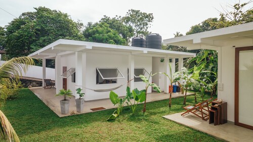 Aliya Watunu Hena - Two-Bedroom Main House in Tangalle