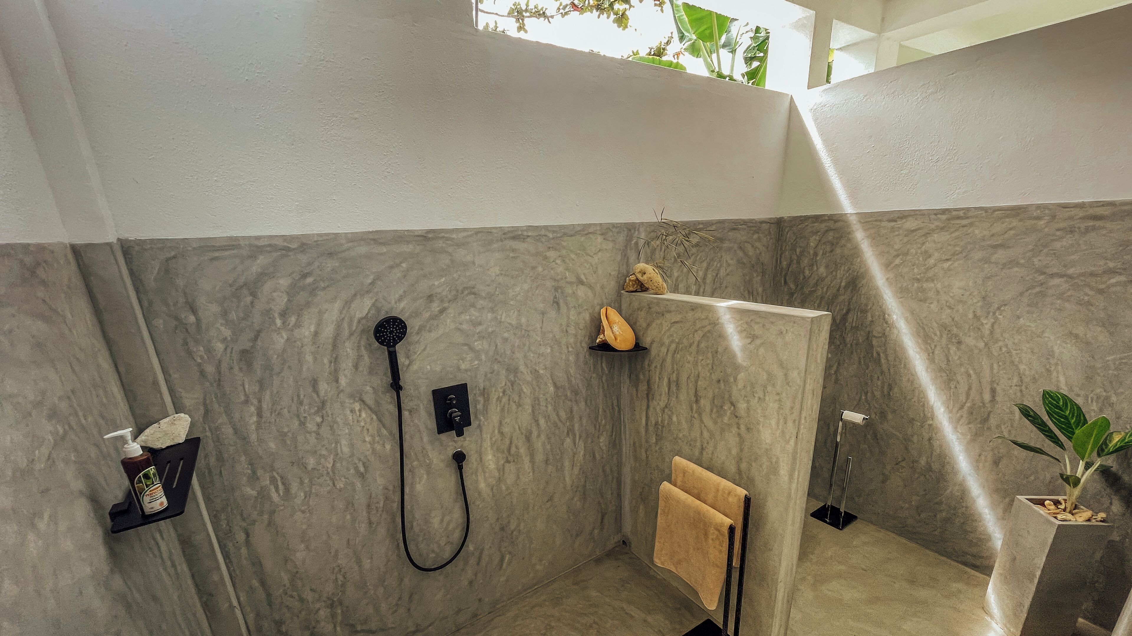 Shower, eco-friendly toiletries, bidet, towels