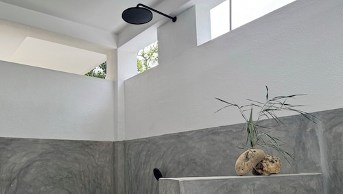 Private Home · Fiber WiFi · Workspace · 3min to Beach