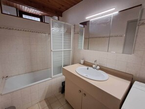 Free toiletries, hair dryer - L'Echo des étangs: in the heart of tranquility (Peyriac-de-Mer)