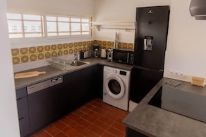 Fridge, microwave, dishwasher, cookware/dishes/utensils