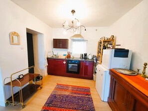 Fridge, stovetop