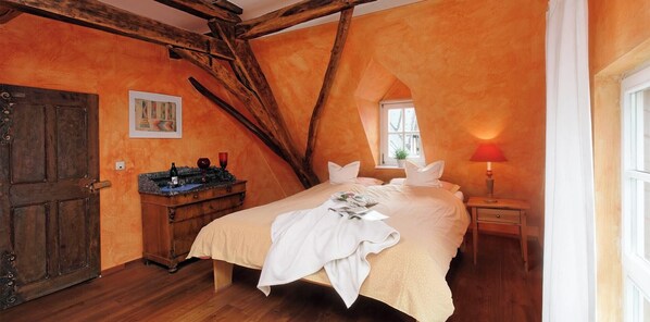 4 bedrooms, WiFi, bed sheets