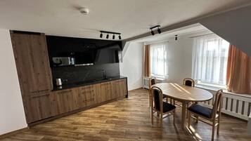 Comfort appartement, 1 slaapkamer, keuken, uitzicht op de stad | Geluiddichte muren, gratis wifi