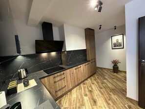 City Apartment, 1 Bedroom, River View | Dapur peribadi