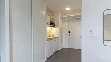 Estudio | Cocina privada | Refrigerador y microondas