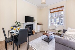 Smart TV, offices - Prime 1BR Steps from Regents Park & London Zoo (London)