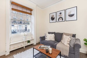 Smart TV, offices - Prime 1BR Steps from Regents Park & London Zoo (London)