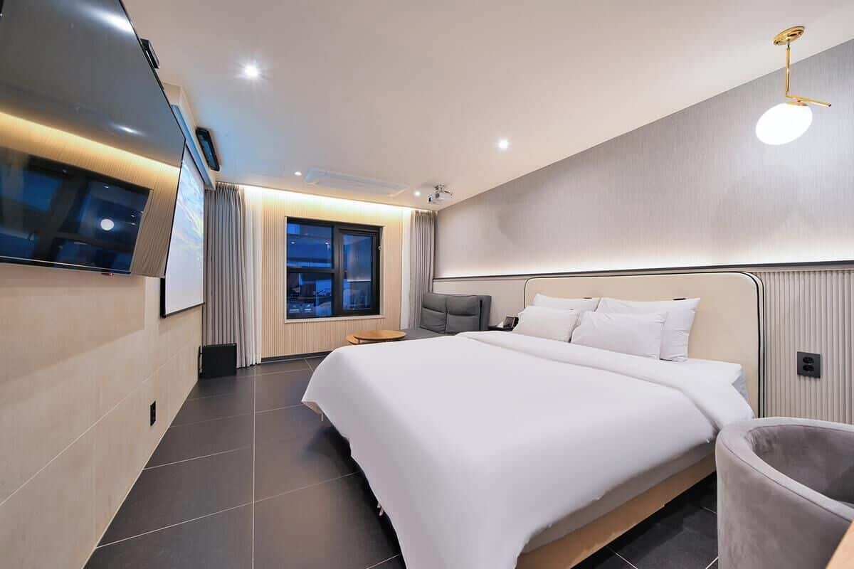 Premium Double Room | Premium bedding, memory foam beds, individually decorated, desk