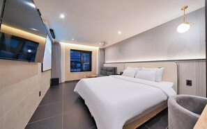 Premium Double Room | Premium bedding, memory foam beds, individually decorated, desk - Suwon Hound Hotel (Suwon)