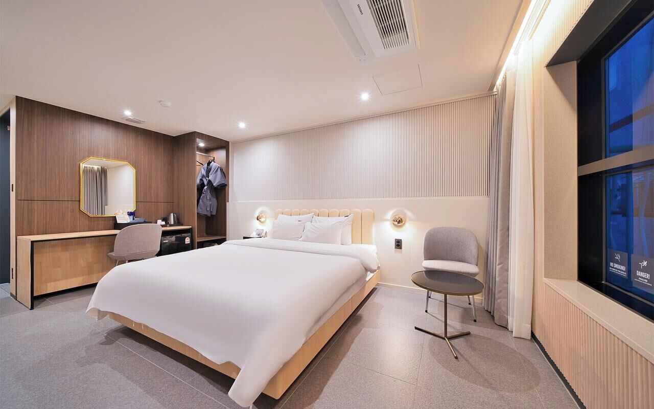 Deluxe Double Room | Premium bedding, memory foam beds, individually decorated, desk